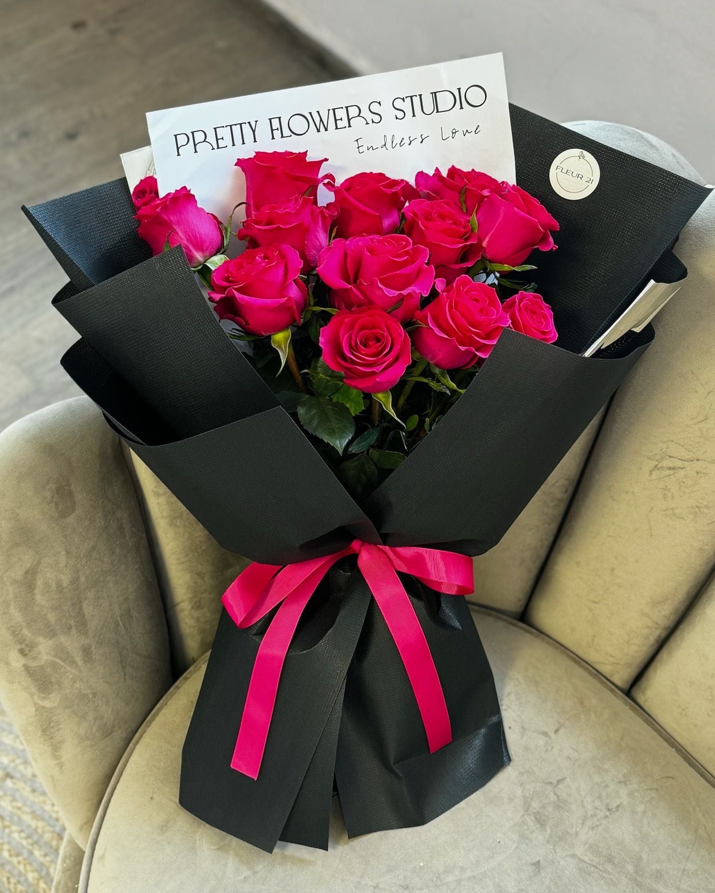 Fuchsia růže v papíru