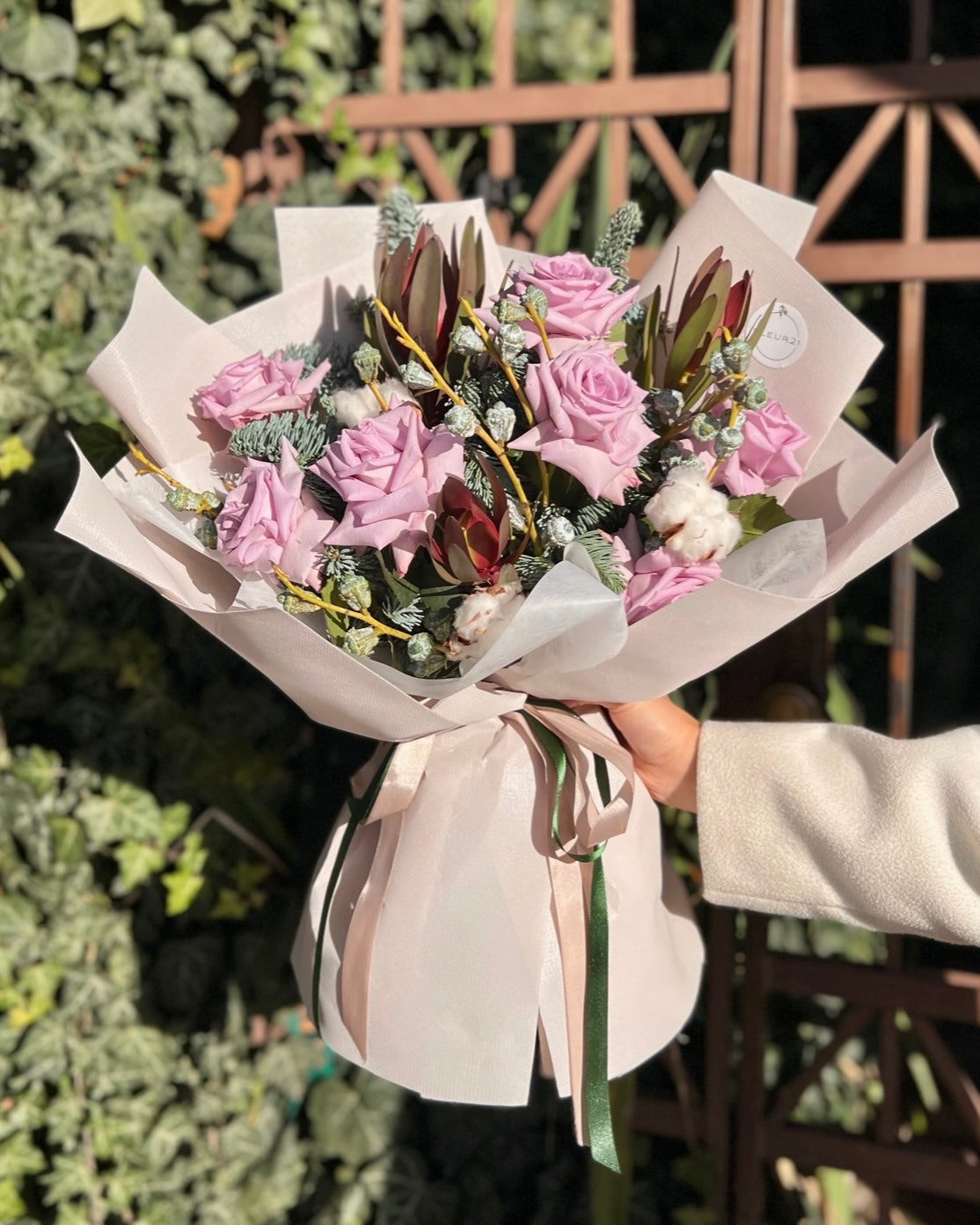 Bó hoa mùa đông màu tím