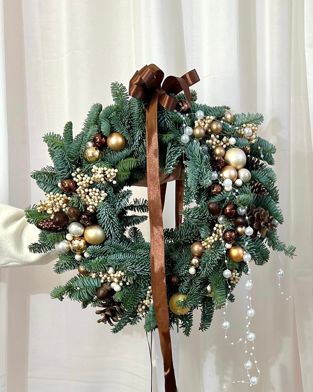 Vòng hoa giáng sinh màu nâu