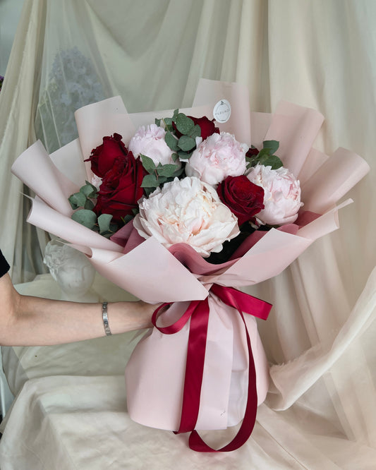 Bouquet of peonies with roses