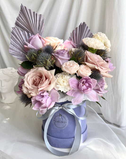 Hộp hoa màu tím nhạt